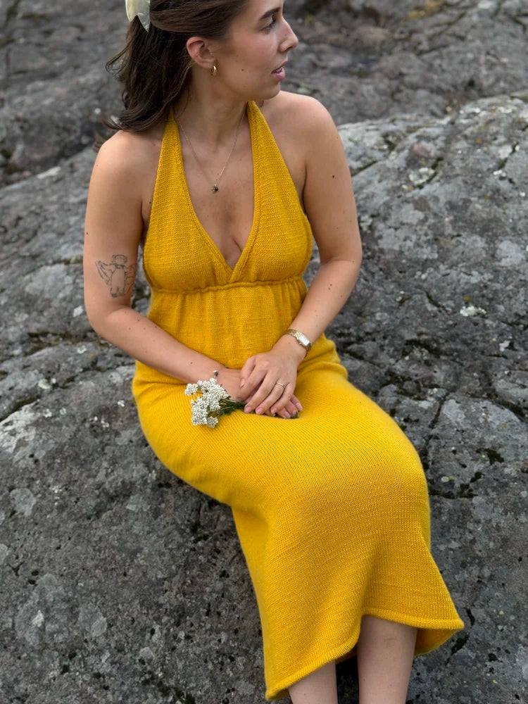 a-line midi dress in limoncello Yarn Kit styledbysopha S9289 | Simplicity Sewing Size:US 0P Featuring a flattering smocked
